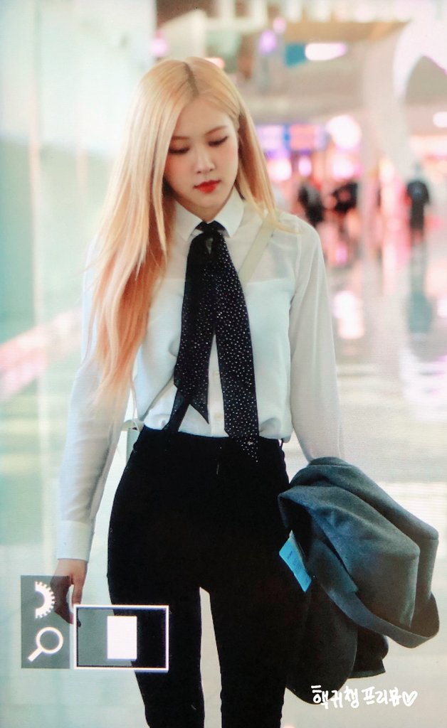 firstlove_rose's tweet image. 200126 ICN

채영이 안전하게 조심히 다녀와😭😭😭

#BLACKPINK #로제 #블랙핑크 #ROSÉ