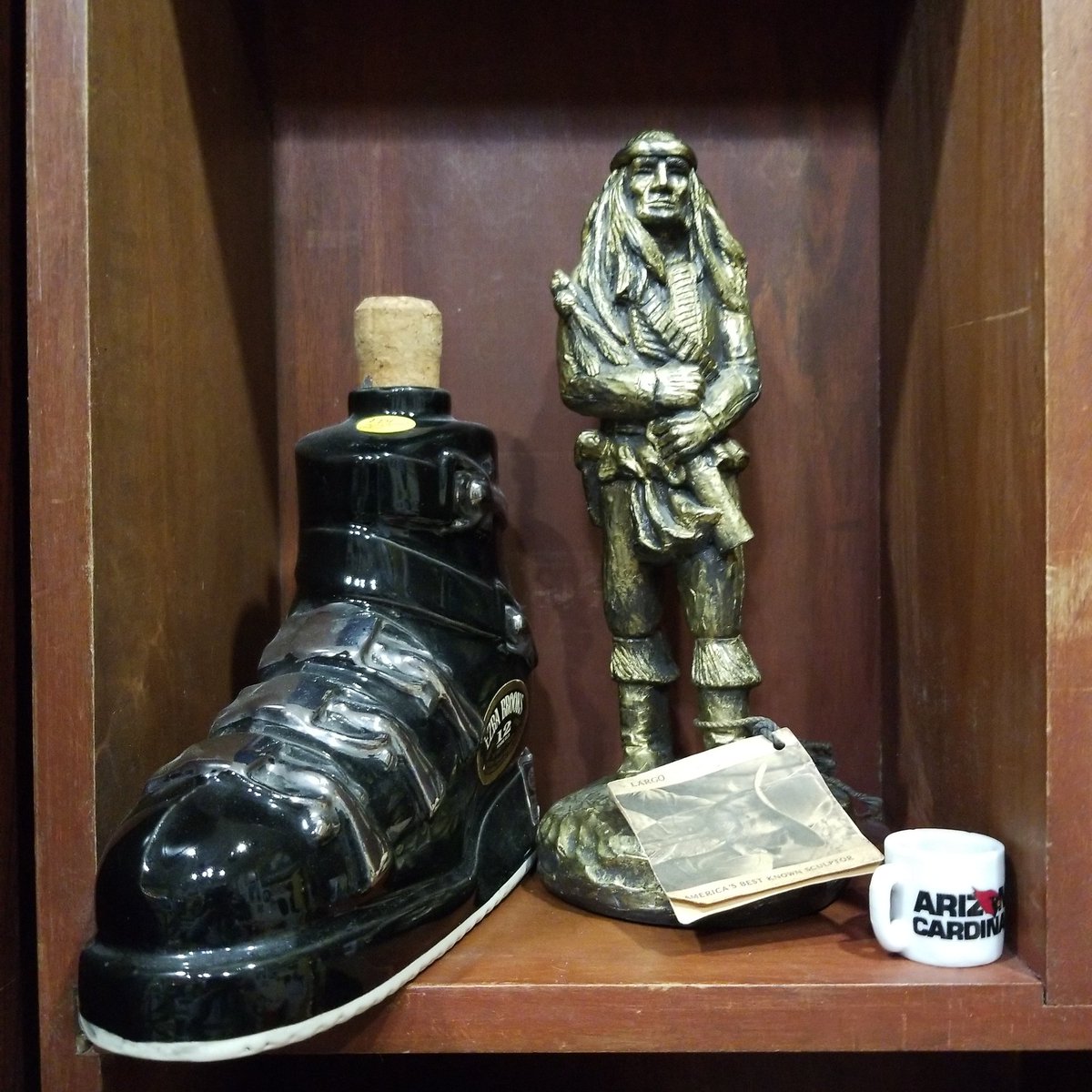 FiengoJane's tweet photo. Ezra Brooks & Sculptor by Largo!!!! #itsallgoodep #ezrabrooks #largo #theantiquemallelpaso #helenshiddentreasures #helenschoice #Janeswall #elpasomag #elpasopix #eptxnow #fashooo #oldandnew #heynow #mycity #shopwithus #ElPaso #shopelpaso https://t.co/o97wZ1jy8M