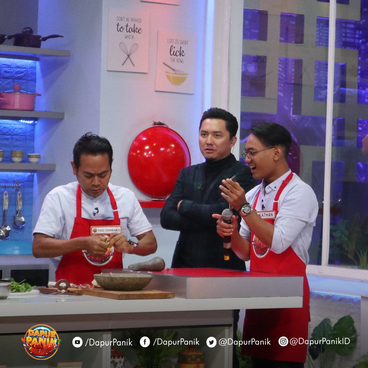 Waduh... Ayah dan Anak ini kayaknya kurang kompak masak di #DapurPanikID , sampai-sampai Yadi memilih menelepon sang Istri untuk meminta arahan masak yang benar.  <a href="/officialgtvid/">OfficialGTVID</a>