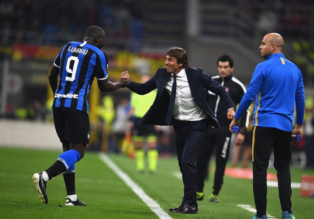 Bola24CC's tweet photo. Lukaku: Antonio Conte Pernah Bilang Saya Sampah https://t.co/a1yHLl8MXg https://t.co/OK4GqASiVS