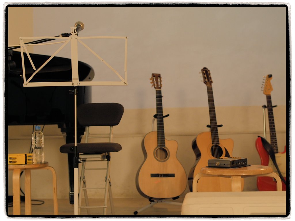 rGm9MOPJsdMVq6C's tweet photo. 中村タイチさん主催の
#ColorfulMusic #1
では、とても新鮮な事ばかりでした。昔よく聴いていた洋楽を莉緒香さんが歌うとこうなるんだ、みたいな◎
とりわけ良かったのは莉緒香さんのオリジナル曲。
ファン歴1年も経っていない私。
こんな素敵な曲もあったのですね🎵
新しい発見でした◎
#kandari https://t.co/TXI47OIM2Y