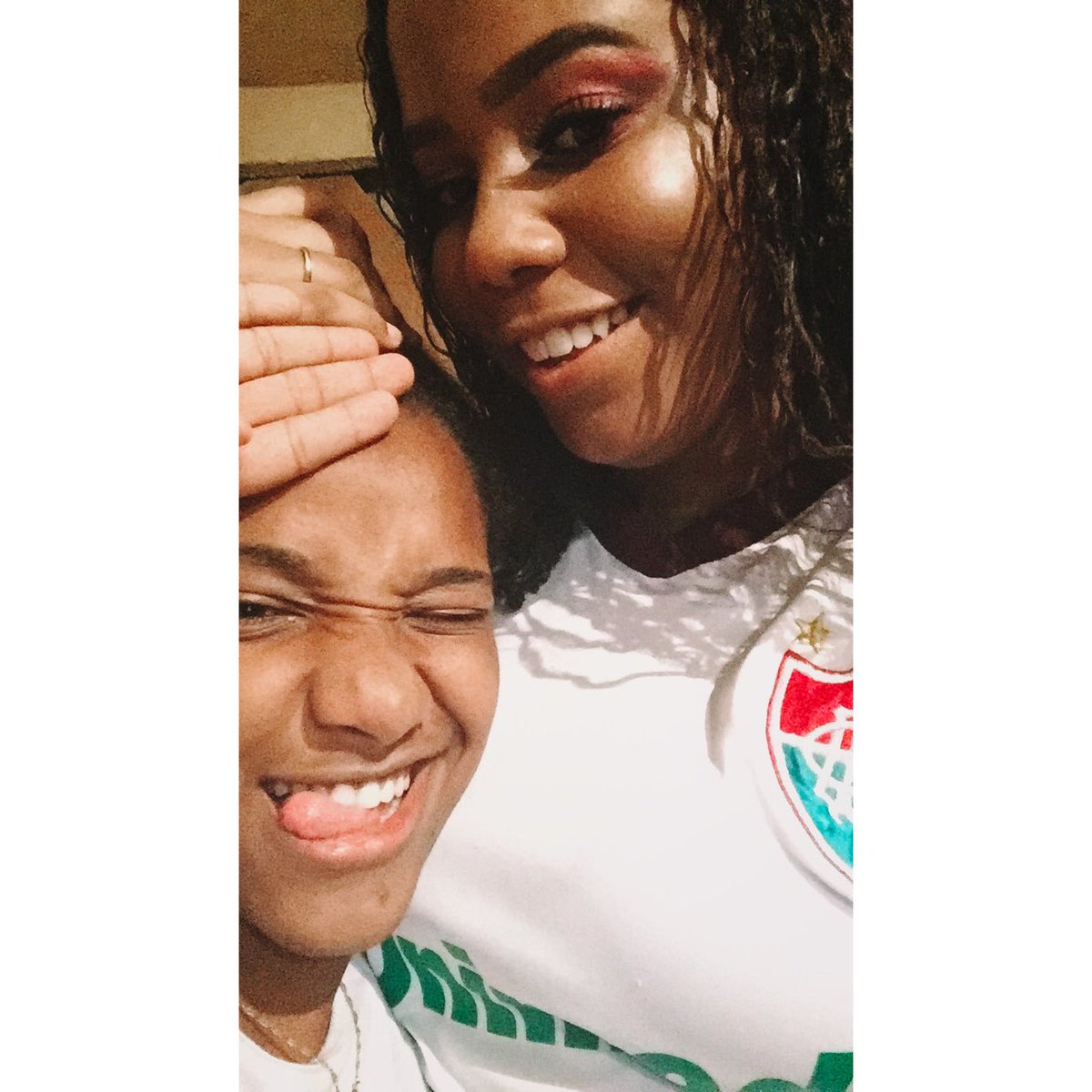 Millenaaffc's tweet photo. E minha namorada que fez festinha surpresa, eu amo tanto que nem sei explicar! 🇧🇬🥰 https://t.co/k1DuvhLpqP