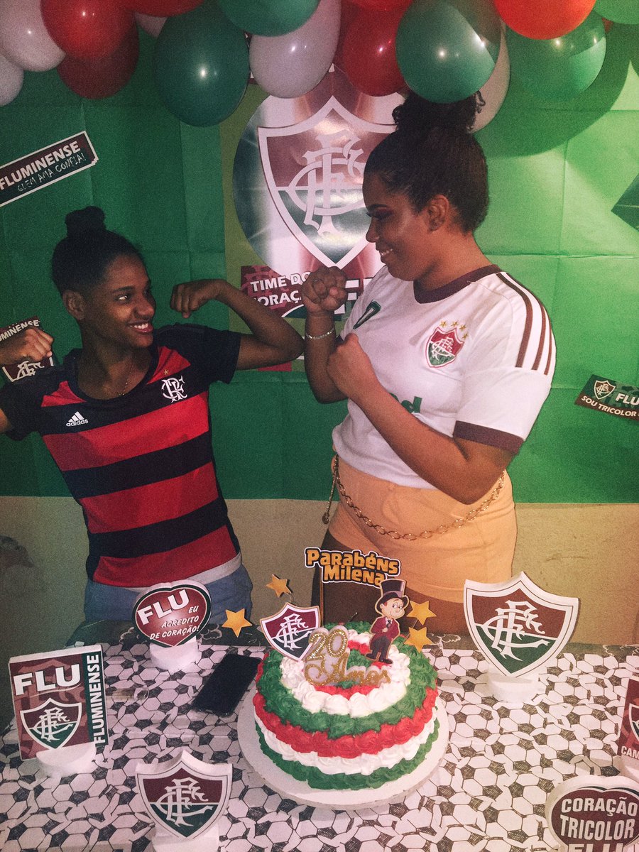 Millenaaffc's tweet photo. E minha namorada que fez festinha surpresa, eu amo tanto que nem sei explicar! 🇧🇬🥰 https://t.co/k1DuvhLpqP