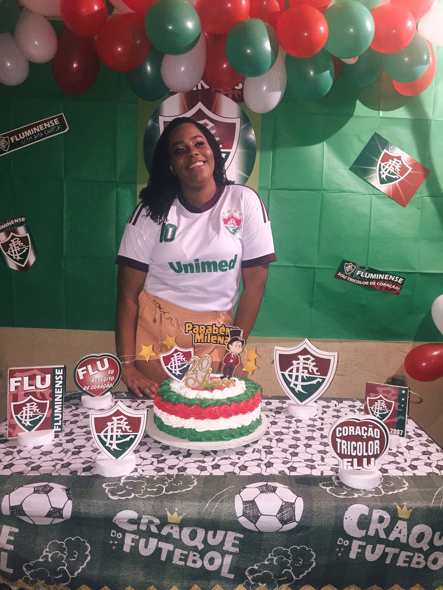 Millenaaffc's tweet photo. E minha namorada que fez festinha surpresa, eu amo tanto que nem sei explicar! 🇧🇬🥰 https://t.co/k1DuvhLpqP