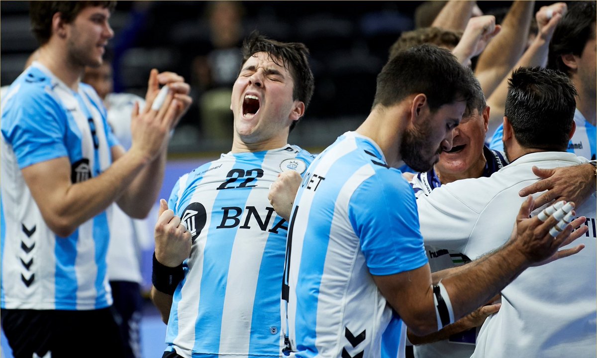 Diario Olé (@diarioole) on Twitter photo 🇦🇷 ¡ARGENTINA CAMPEÓN DEL PREMUNDIAL EN BRASIL!
🤾 La selección nacional superó por 25-24 al local en la final del Premundial, que no perdía este torneo en su tierra desde el 2000
➡️ ole.com.ar/poli/argentina… 🇦🇷 ¡ARGENTINA CAMPEÓN DEL PREMUNDIAL EN BRASIL!
🤾 La selección nacional superó por 25-24 al local en la final del Premundial, que no perdía este torneo en su tierra desde el 2000
➡️ ole.com.ar/poli/argentina…