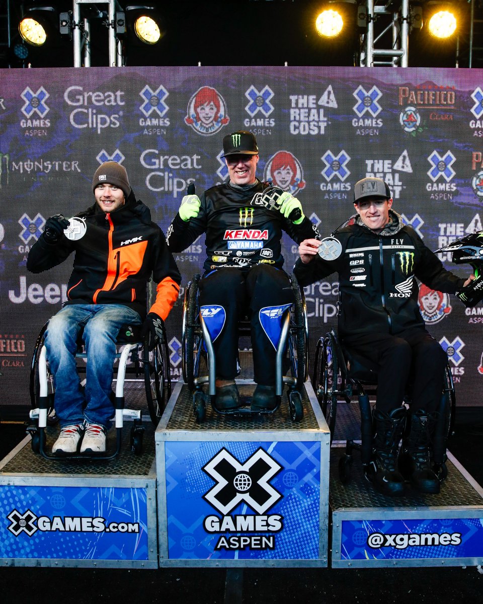 XGames's tweet photo. Para Snow BikeCross Podium!
🥇: Doug Henry 🇺🇸
🥈: @bdudley159 🇺🇸
🥉: @LeightonLillie 🇺🇸
#XGames Aspen 2020 https://t.co/XbNH758fnl