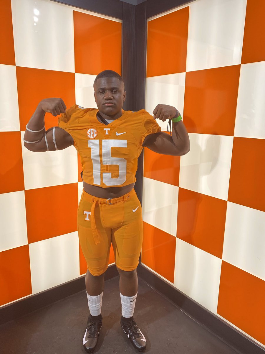 DavidGardnerJr3's tweet photo. Thank you @Vol_Football for having me I enjoyed the visit #GBO 🟠⚪️ @YellowhammerFB @TigerMinor @GrindLab @DexPreps @AlabamaRecruit4 @AL6AFootball @PlayBookAthlete https://t.co/0A6gulowHy