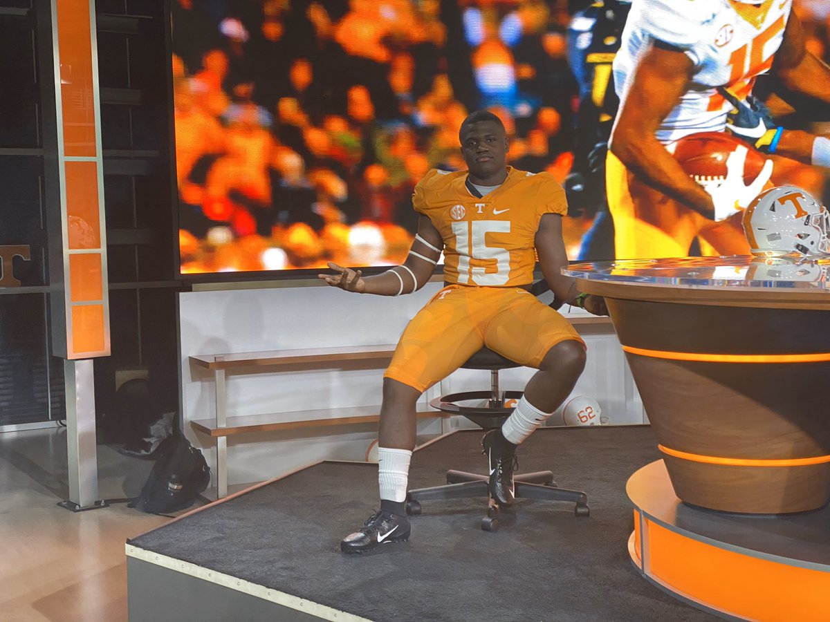 DavidGardnerJr3's tweet photo. Thank you @Vol_Football for having me I enjoyed the visit #GBO 🟠⚪️ @YellowhammerFB @TigerMinor @GrindLab @DexPreps @AlabamaRecruit4 @AL6AFootball @PlayBookAthlete https://t.co/0A6gulowHy