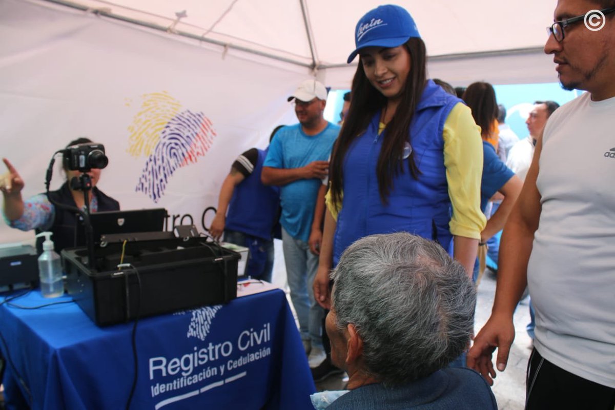 Presidencia_Ec's tweet photo. TUNGURAHUA | En Baños de Agua Santa, las #BrigadasTodaUnaVida atendieron a los habitantes de la parroquia Ulba con créditos productivos, cedulación, salud, inclusión social, programas de vivienda, planes de telefonía y más. https://t.co/Xf0fmCnrZZ