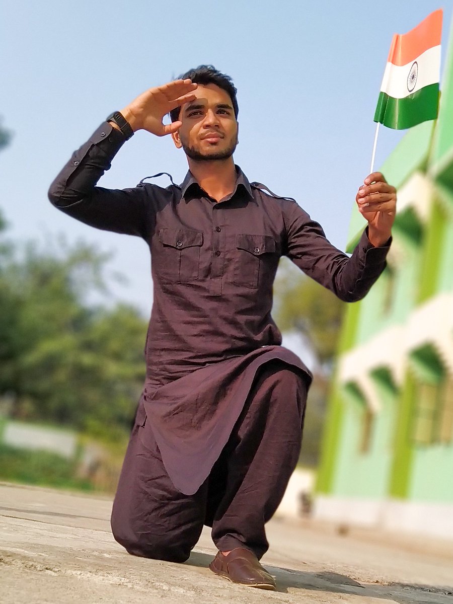 ArsheAlam_'s tweet photo. दुश्मन की गोलियों का हम सामना करेंगे
आजाद ही रहे हैं, आजाद ही रहेंगे
#happyrepublicday #azadi #azadindia https://t.co/c8SumPkHfo