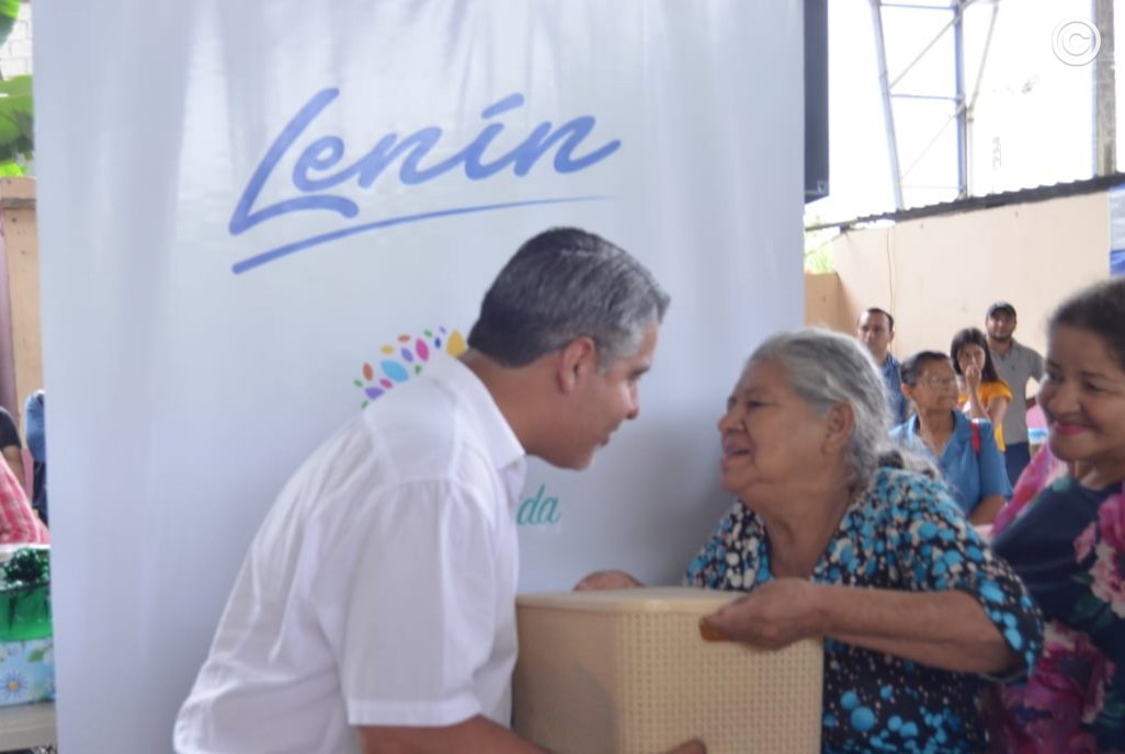 Presidencia_Ec's tweet photo. EL ORO | ¡#LasBrigadasTodaUnaVida llegaron a Piñas! Los habitantes de este cantón recibieron atención e información de: @Riesgos_Ec, @CNEL_EP, @Educacion_Ec, @Produccion_Ecu, @BanEcuadorBP, @AgriculturaEc, @ViviendaEc, @MinTrabajoEc, @Salud_Ec y más. https://t.co/kJoBsYFN0X