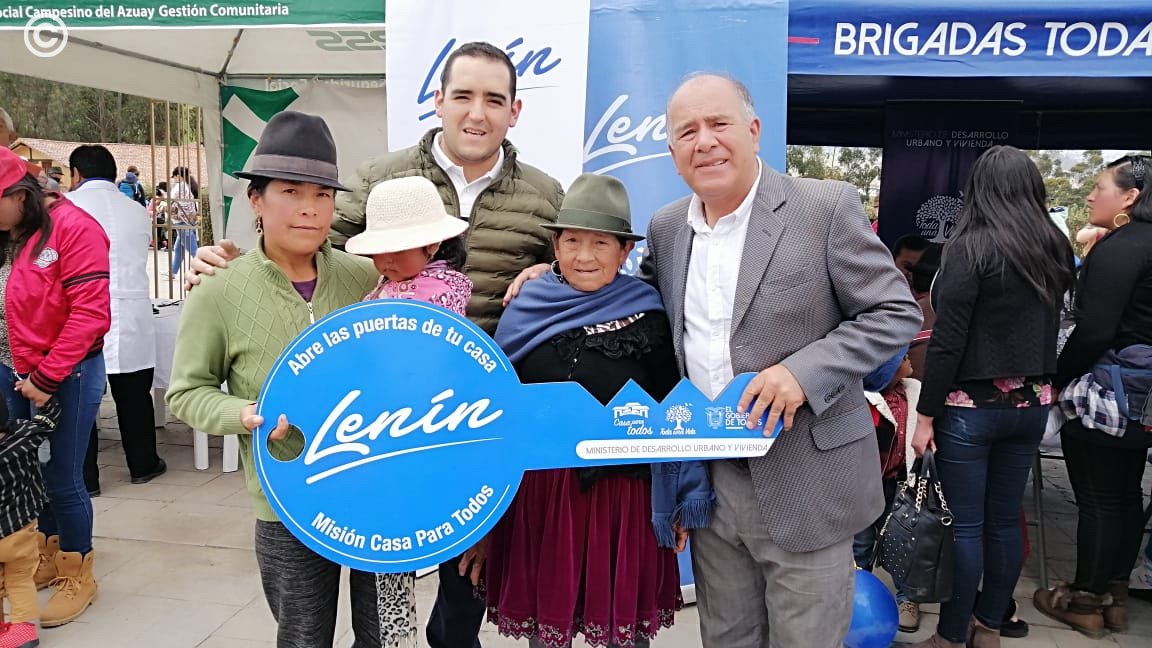 Presidencia_Ec's tweet photo. CAÑAR | En la parroquia Ingapirca, junto a @juanfervelasco, las #BrigadasTodaUnaVida atendieron a personas con discapacidad, adultas mayores en pobreza y extrema pobreza, niños, niñas y ciudadanía en general. #ElGobiernoDeTodos vela por el bienestar de los más vulnerables. https://t.co/OFYwmcwXfE
