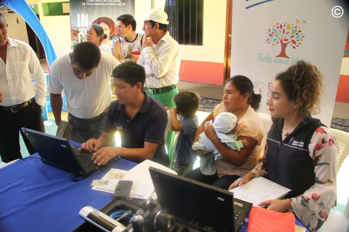 Presidencia_Ec's tweet photo. MORONA SANTIAGO | Las #BrigadasTodaUnaVida siguen brindando atención a los más vulnerables. Hoy llegaron a Copal, visibilizando el trabajo de #ElGobiernoDeTodos en territorio, a través de las diferentes Carteras de Estado y sus diferentes servicios ofrecidos a la comunidad. https://t.co/c2h3vfnhs7