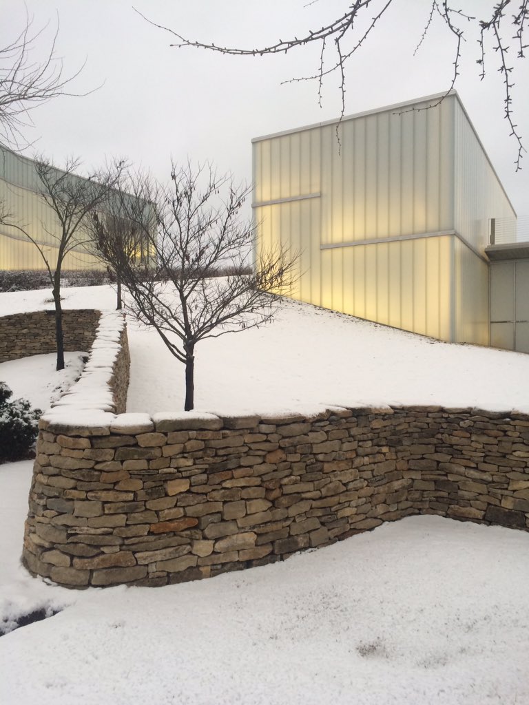 262schultz's tweet photo. The @nelson_atkins illuminates a cold, snowy winter sky. https://t.co/dNyZg3kNAf