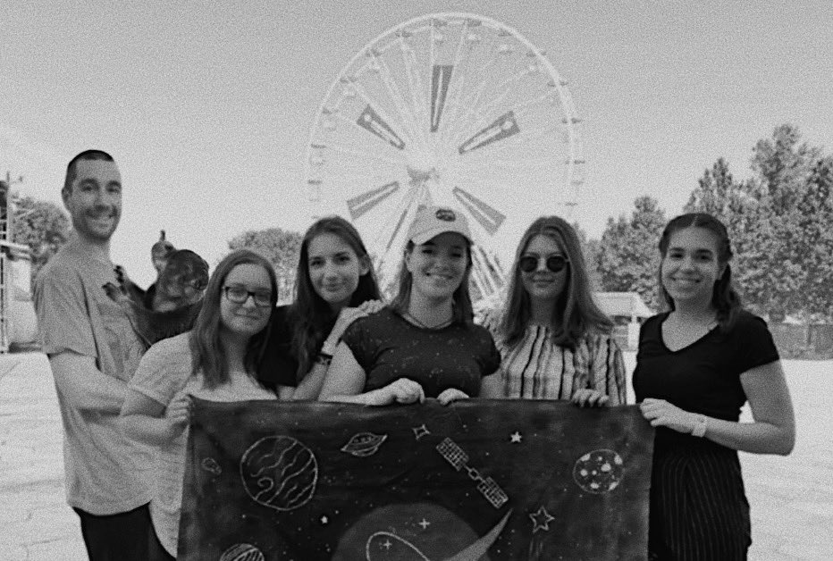 laughterxlines's tweet photo. the original strand group pic x https://t.co/OozXueCqEV