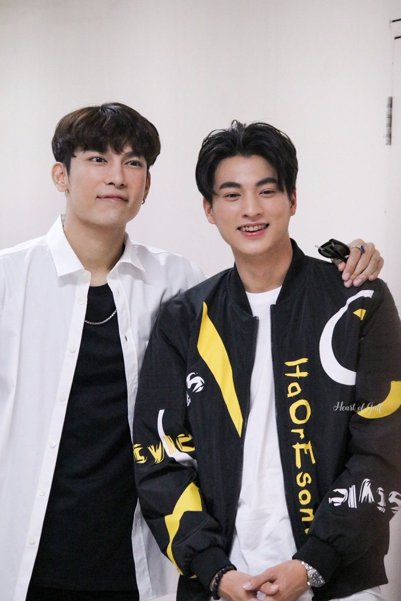 HeartofGulf_TH's tweet photo. 1ปีกับทางเดินนี้ ยินดีที่ได้รู้จักนะคะ ยินดีที่ได้เจอกัน ขอให้ทุกๆการก้าวเดินพบเจอแต่สิ่งดีๆขอให้มีความสุขกับการทำงานสู้ๆนะน้องกลัฟน้องมิว น้องทั้งคู่เก่งอยู่แล้วยินดีกับความสำเร็จอีกขั้น เลิฟเลิฟ🤟🤟
#FirstMetMewGulf https://t.co/5Tm39TqKCY