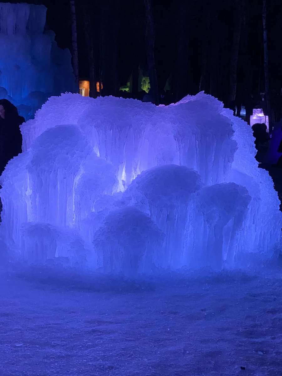 jamielealeroux's tweet photo. Gorgeous night (minus the light rain) to see the @IceCastles in Woodstock, NH!  #elsa #elsawouldapprove https://t.co/J4LIgKesLo