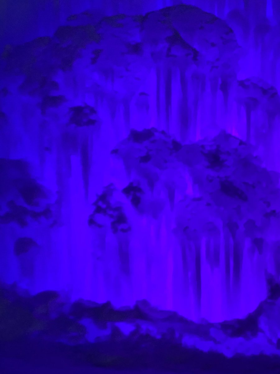 jamielealeroux's tweet photo. Gorgeous night (minus the light rain) to see the @IceCastles in Woodstock, NH!  #elsa #elsawouldapprove https://t.co/J4LIgKesLo