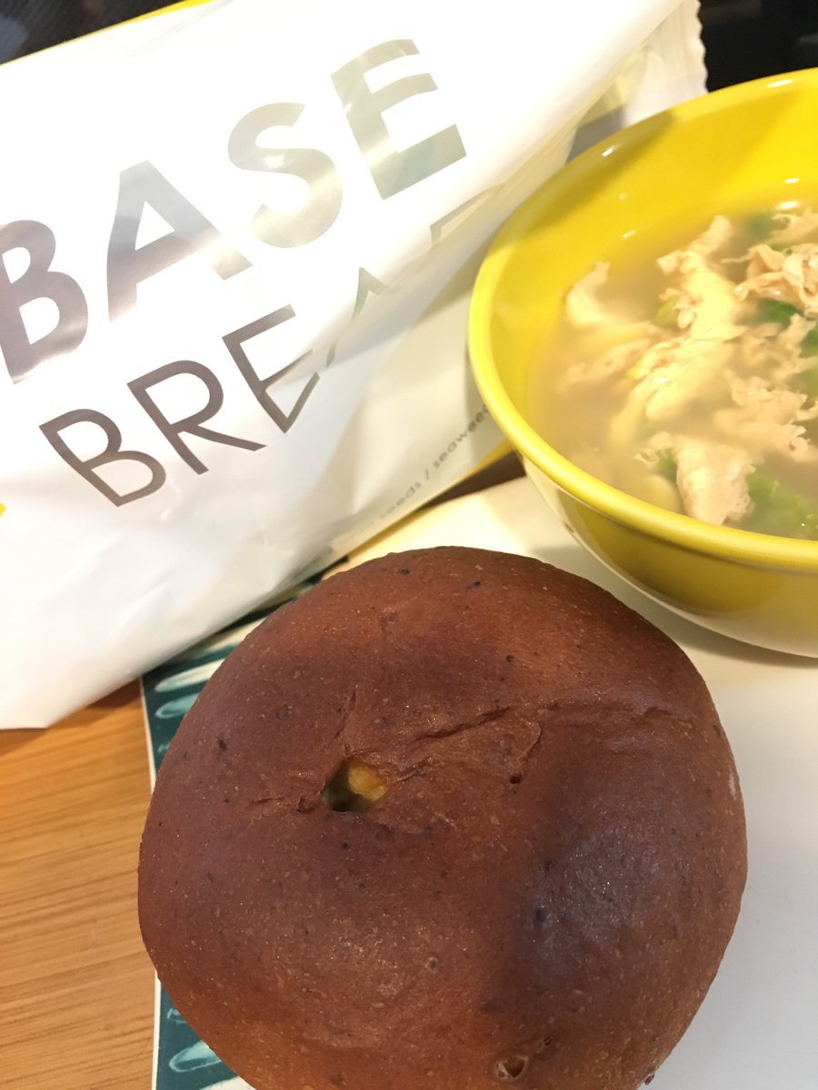you_base's tweet photo. #basefoodcamp
DAY14🍽あさごはん(もうおひるだけど)
ベースブレッドと、レタスとたまごのスープ🥚ベースブレッドは安定のおいしさ🐶💕 https://t.co/rnuI4wrcZZ