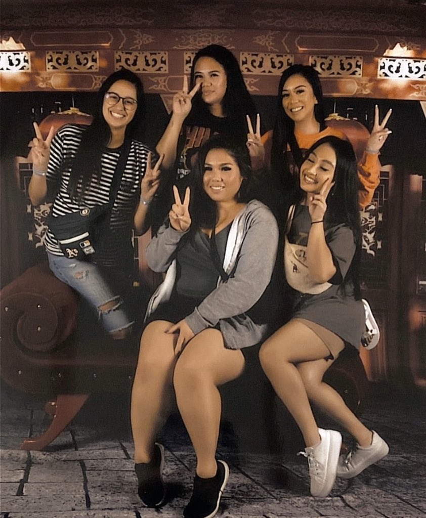 Lovin’ the vibes of this upcoming decade with our sisters by our side! ✌🏼 

Here’s to 2020 ✨