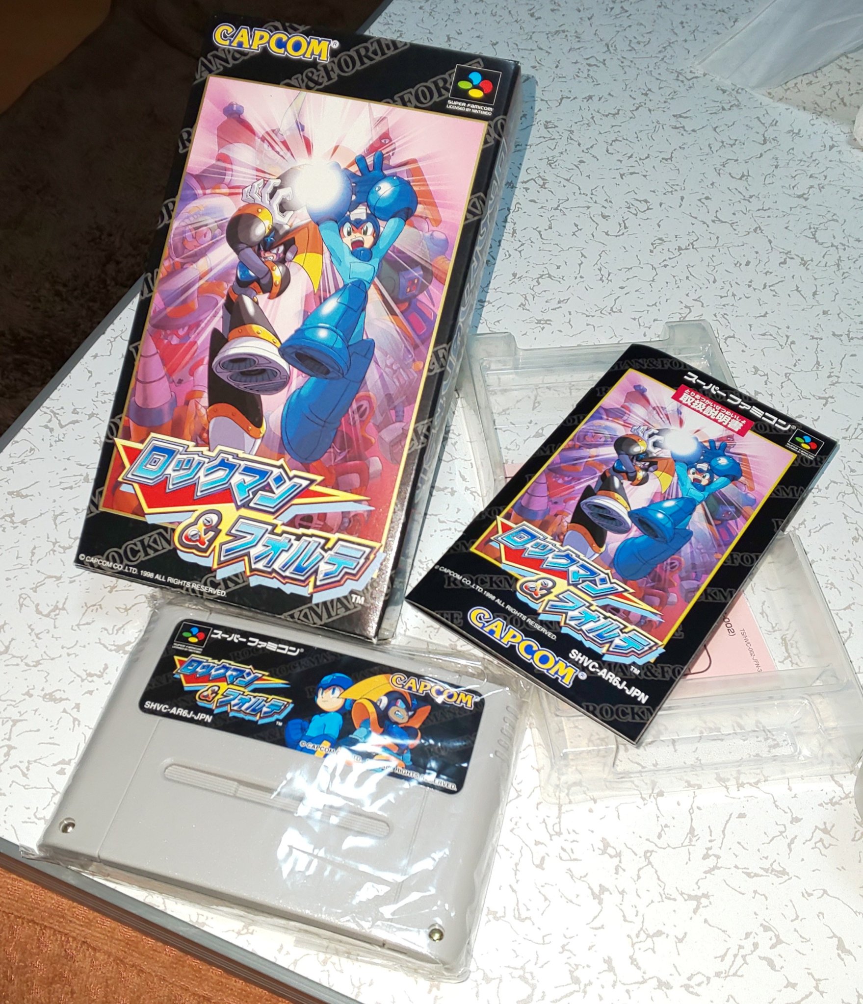 ゆうこびじゃ 実家からスーファミのロックマン フォルテを発掘 有賀ヒトシ先生のイラストがかっこいい 8ボスはもちろん キングステージ以降もおもしろい ナンバリング外ではあるけども 個人的にはシリーズナンバーワンかも ついでにワールドシリーズも