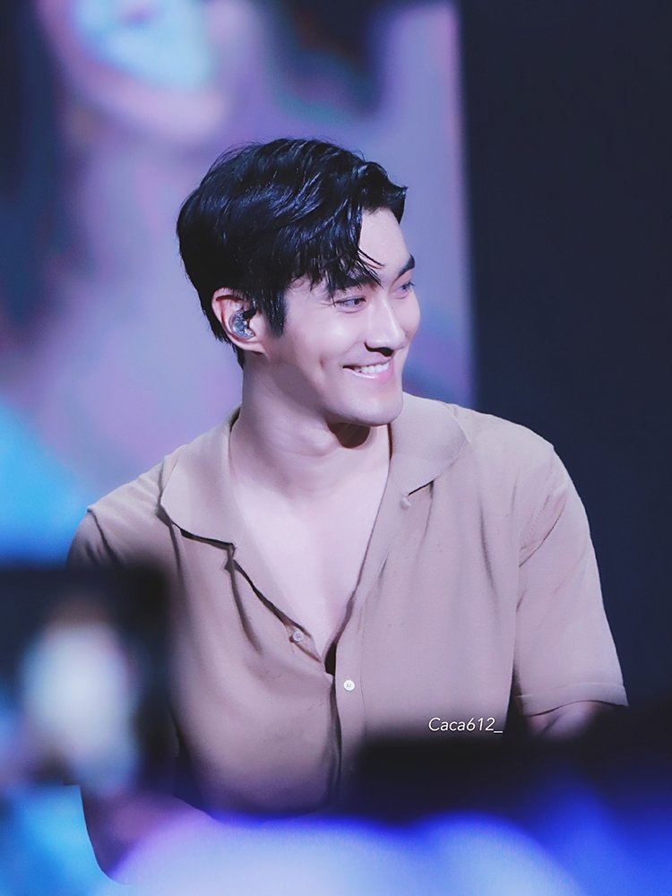 CACA407's tweet photo. Precious and Shining 🌠 시원 웃는 모습 넘 좋아요.💗💯 항상 행복을 전해줘서 고마워요.🙏🏻🙇🏻‍♀️💜 @siwonchoi 

#최시원 #siwonchoi #siwon #SS8inMacau 

-Do not remove logo &amp; re-edit. https://t.co/8RceaE4QSE