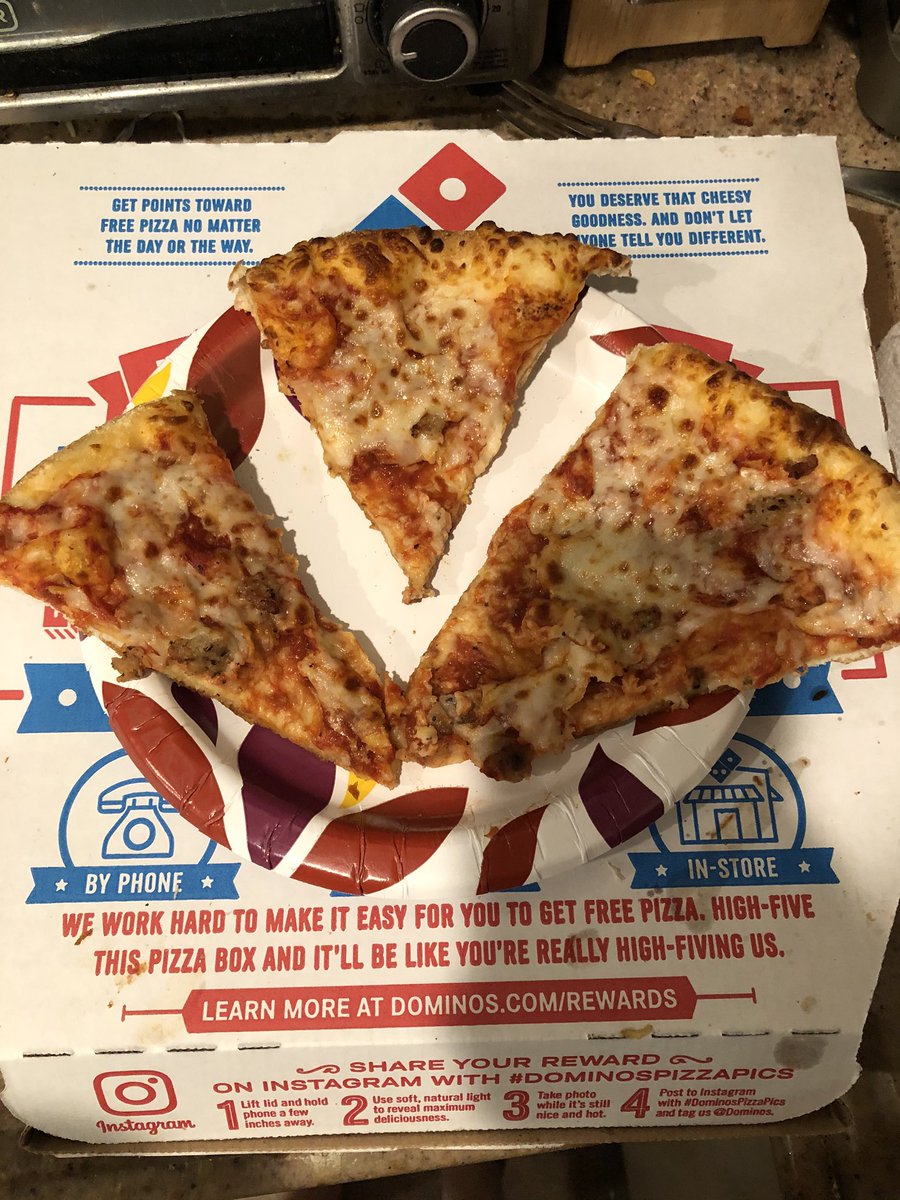 JesssssR23's tweet photo. @dominos all three of these slices are from the same (medium sized) pizza...whoever sliced these up, obviously fractions are not your forte. 🤷🏻‍♀️ #wheresthetoppings #shouldnttheybeuniformslices #dominospizza https://t.co/L4HBDPo1oE