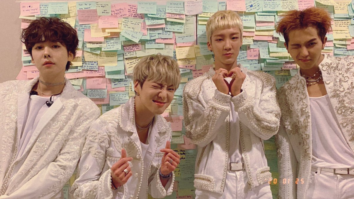 yg_winnercity's tweet photo. [✖️CROSSTOUR➕] THANK YOU, INNER CIRCLE👍🏻💙

#WINNER #위너 #WINNERCROSSTOURINMANILA #HAPPYLUNARNEWYEAR2020 #YG https://t.co/1tXYD3dG5y