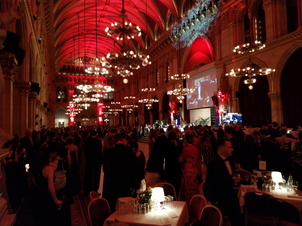 LaurenePfajfer's tweet photo. Today was the @SciBall ! The last one of my PhD as it's my last year in Vienna. But I took the time to relax, dance and have time with colleagues and friends ☺️💙 @vienna #Scienceball @ricocardy https://t.co/sst7bKgV0j