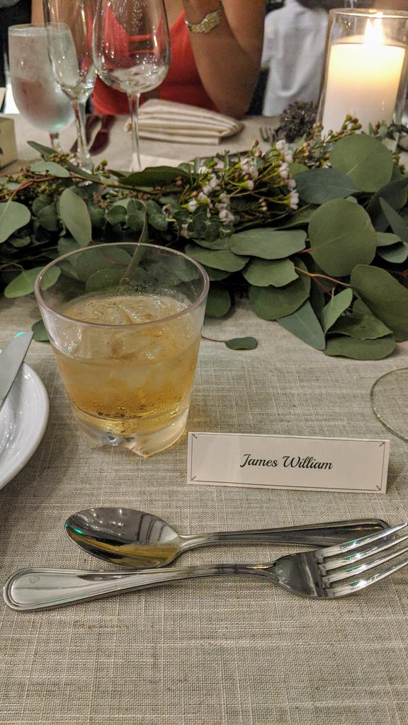 Billytoit's tweet photo. Tenía que venir a un matrimonio en Miami para que le atimen a mi nombre
#BillyFacts #BillyProblems https://t.co/bivPazdiZt