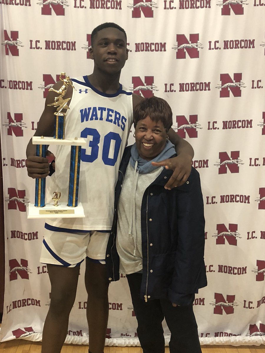 JayHawkins_2's tweet photo. It was a good day to be a Cavalier! Finished 3-0 in the inaugural Greyhounds Middle School Showcase 💙💙 @cavalier_corner @jesserellison @DrMi_Mi #newWaters https://t.co/nIpVlWqMcP