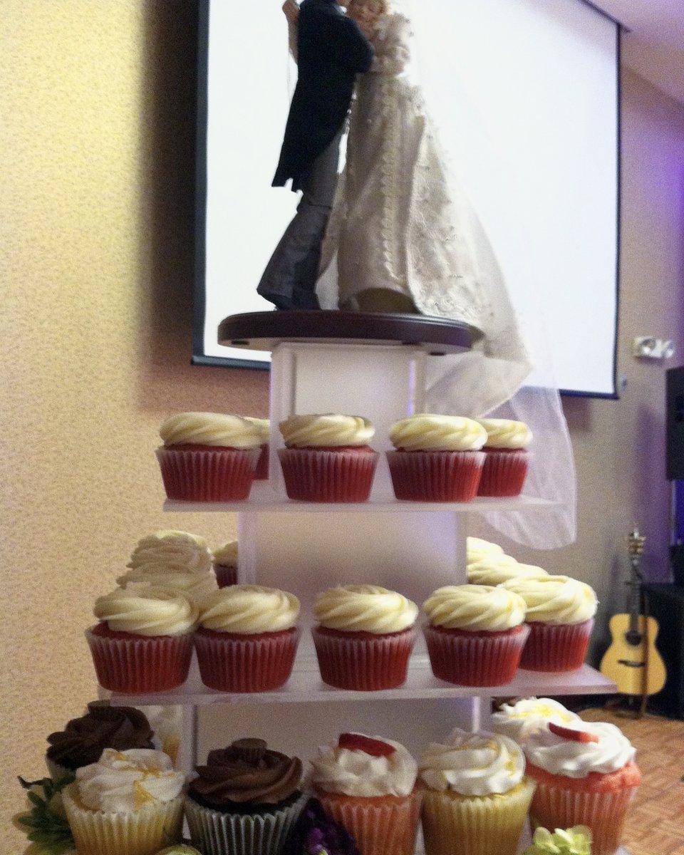 SinfullyGF's tweet image. #DYK we do custom wedding orders? 💍🧁 Our 30+ flavor combos mean there's something for everyone to enjoy! bit.ly/33KUwhE #glutenfreecupcakes #vegancupcakes #glutenfreedayton