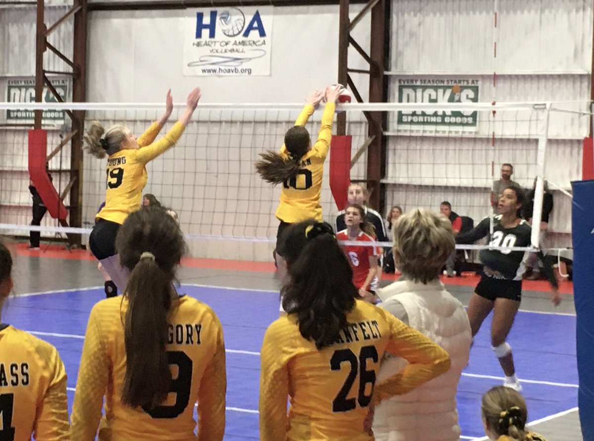 JDuncan4's tweet photo. New uni same girl. 🖤💛🏐#goshockwave @therealhope3 @shockwavevolle1 https://t.co/oqh6RGfLnF