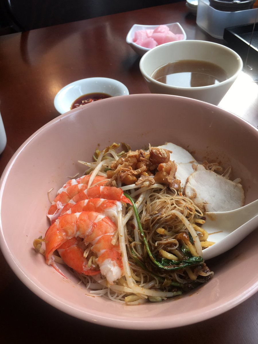 삼발 Sambal 소스를 아시나요? 

싱가폴, 말레이시아, 인도네시아 등지에서 즐겨 먹는 매콤한 발효 소스입니다

청키샤미엔의 싱가폴 새우국수 비빔면(Dry)은 싱가폴의 유명 새우국수 식당 58 prawn noodles 에서 배워 온 특제 삼발소스를 이용해 만듭니다. 오늘 26 내일 27 
정상 영업합니다 :)