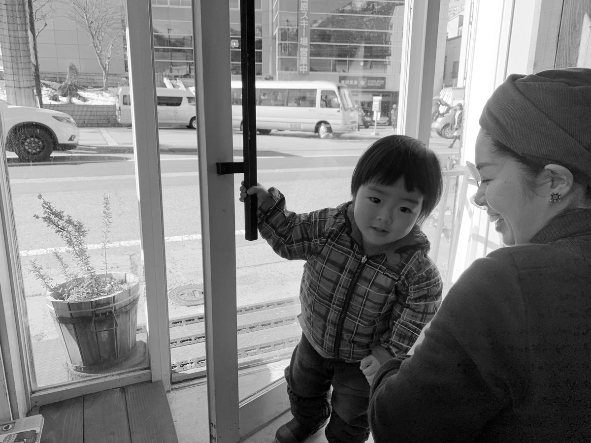 minnano_su's tweet photo. 本日湯沢高原マエ
chalo coffee
でお手伝いしています!
17:00まで営業してますので
遊びに来てくださいーー😃
#chalocoffee #シャチョー居ます #湯沢高原マエ #抹茶バスクチーズケーキオススメ https://t.co/ZWRdXy8Lzf