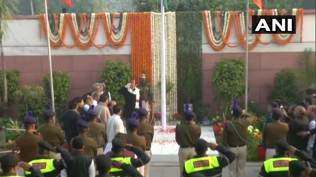ANI's tweet photo. Delhi: BJP President Jagat Prakash Nadda hoists the tricolour at party headquarters on #RepublicDay https://t.co/t6XI7qQgyf