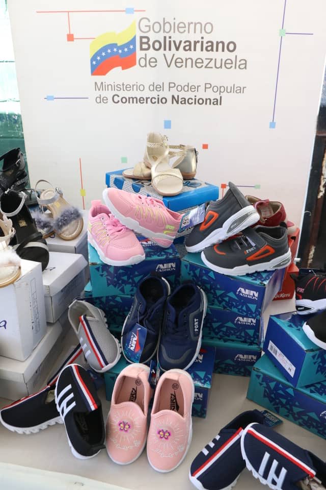 ANDR3Z77's tweet photo. @EneidaLayaPsuv @DrodriguezVen @psuvaristobulo VENCEREMOS CARAJOOOO
#ViceSocial
@DrodriguezVen @psuvaristobulo
https://t.co/aBUFfLZE9r
