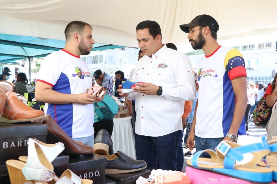 ANDR3Z77's tweet photo. @EneidaLayaPsuv @DrodriguezVen @psuvaristobulo VENCEREMOS CARAJOOOO
#ViceSocial
@DrodriguezVen @psuvaristobulo
https://t.co/aBUFfLZE9r