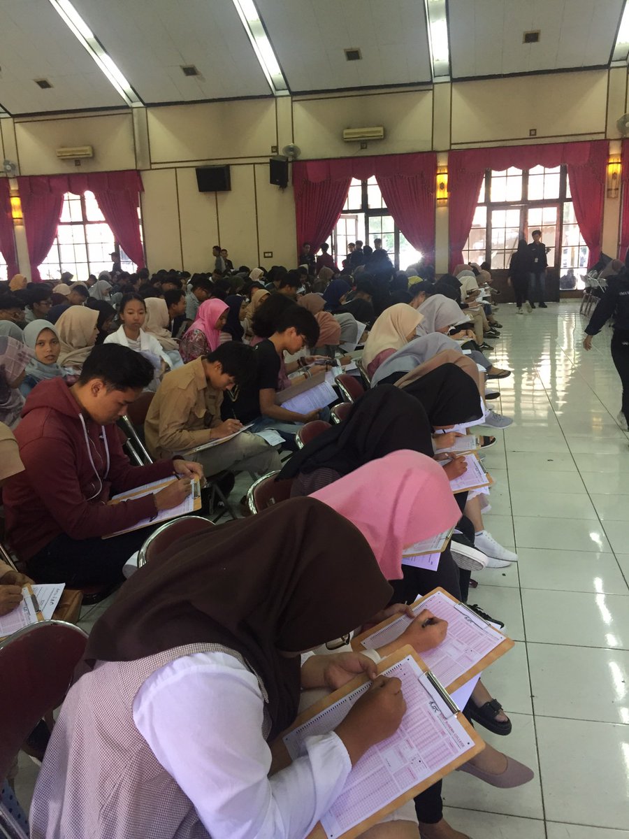 [LIVE REPORT]

Pengerjaan soal Try Out sedang berlangsung😊
Jangan lupa berdoa sebelum mengerjakan soalnya dan selamat mengerjakan soalnya🤗