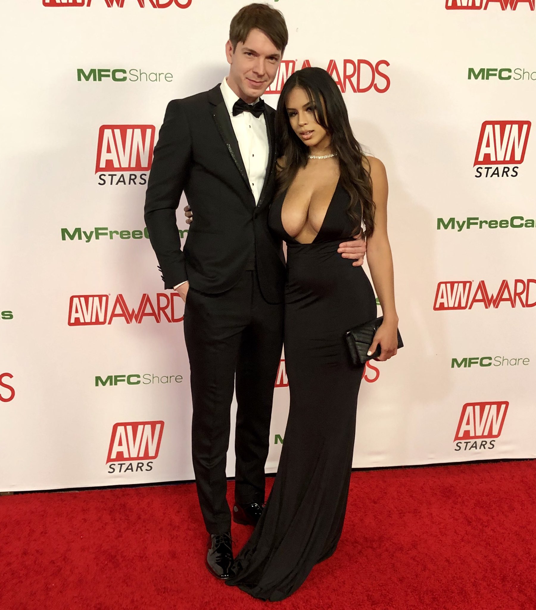 “#avnawards @autumnfallsxoxo &amp; @MarkusDupree” .