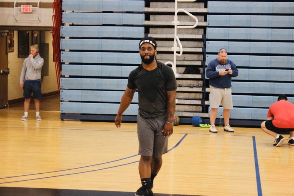 Moore2Liife's tweet photo. The look says it all. My happy place. Ain’t nothing better 🏀
#SaturdayMorning #hoopsessions https://t.co/MIeOCkWjvO