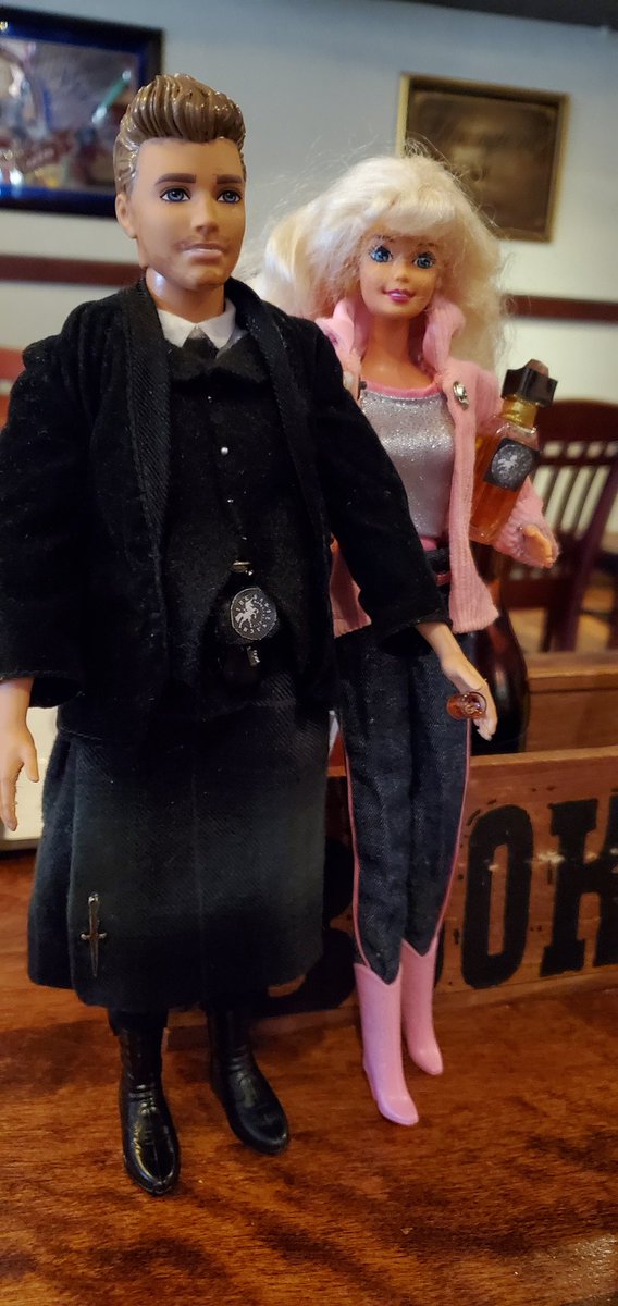Sheugs's tweet photo. So #WeeSam & #BarbieSheugs had a good time at the South Carolina #Outlander #PeakerSistas
#BurnsNight
Then they found a bottle of @SassenachSpirit ๐
#slร inte y'all
๐ฅ๐ฅ
@beachcrazy70 @SamHeughan @BritBulldogPub
@ladybay8 @TierneeM @Emmalines_Mom @DorianY11062215 @DrKnightingale https://t.co/fldWSAkqCy