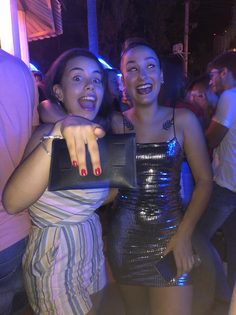 SashaWooldridg9's tweet photo. Ojalá todxs tengan una @bri_ledo en su vida ❤
Te quiero un montón ❤💃 https://t.co/BHqvHjE2vr
