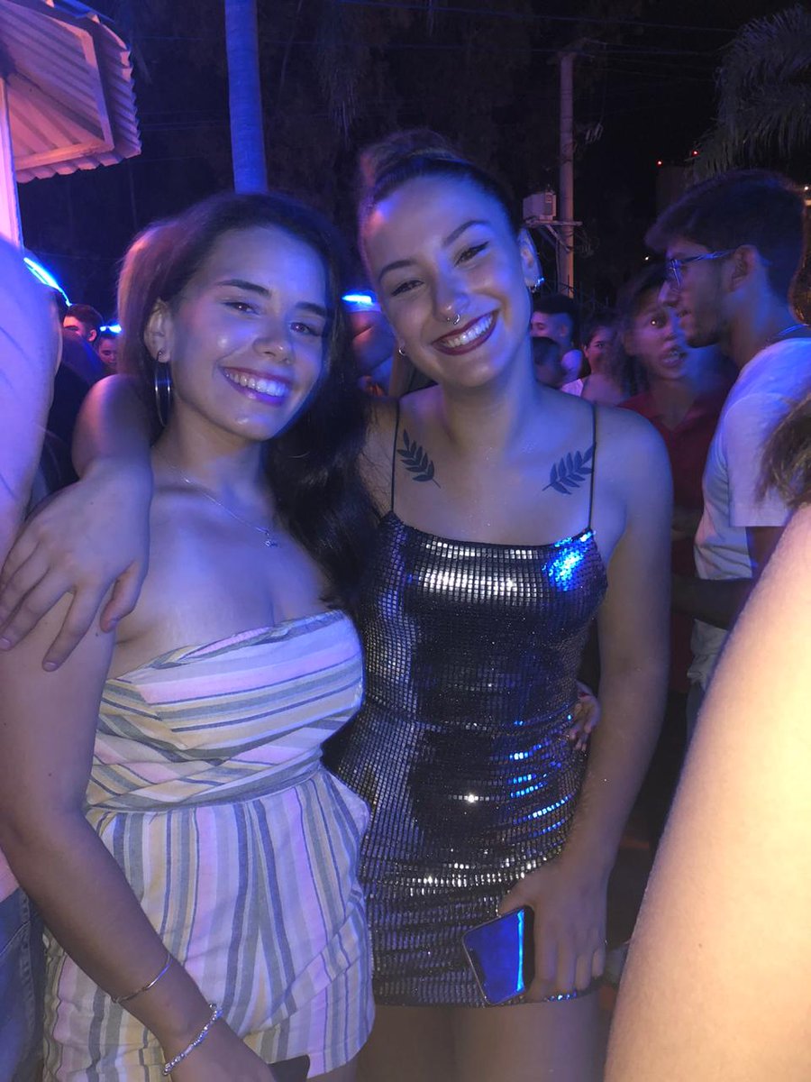 SashaWooldridg9's tweet photo. Ojalá todxs tengan una @bri_ledo en su vida ❤
Te quiero un montón ❤💃 https://t.co/BHqvHjE2vr