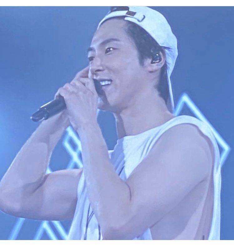 abcnokko's tweet image. ライブに行くたびに思う。何故こんなにも素晴らしいアーティストを隠すのか？ユノのダンスをもっと観たい。プロならどちらのファンにも満足できるようにお願いします。マルチアングル出たら、Blu-ray、DVD買います。
#avex  #SME JAPAN 
#東方神起LIVETOUR2019_XV 
#DVDマルチアングル希望