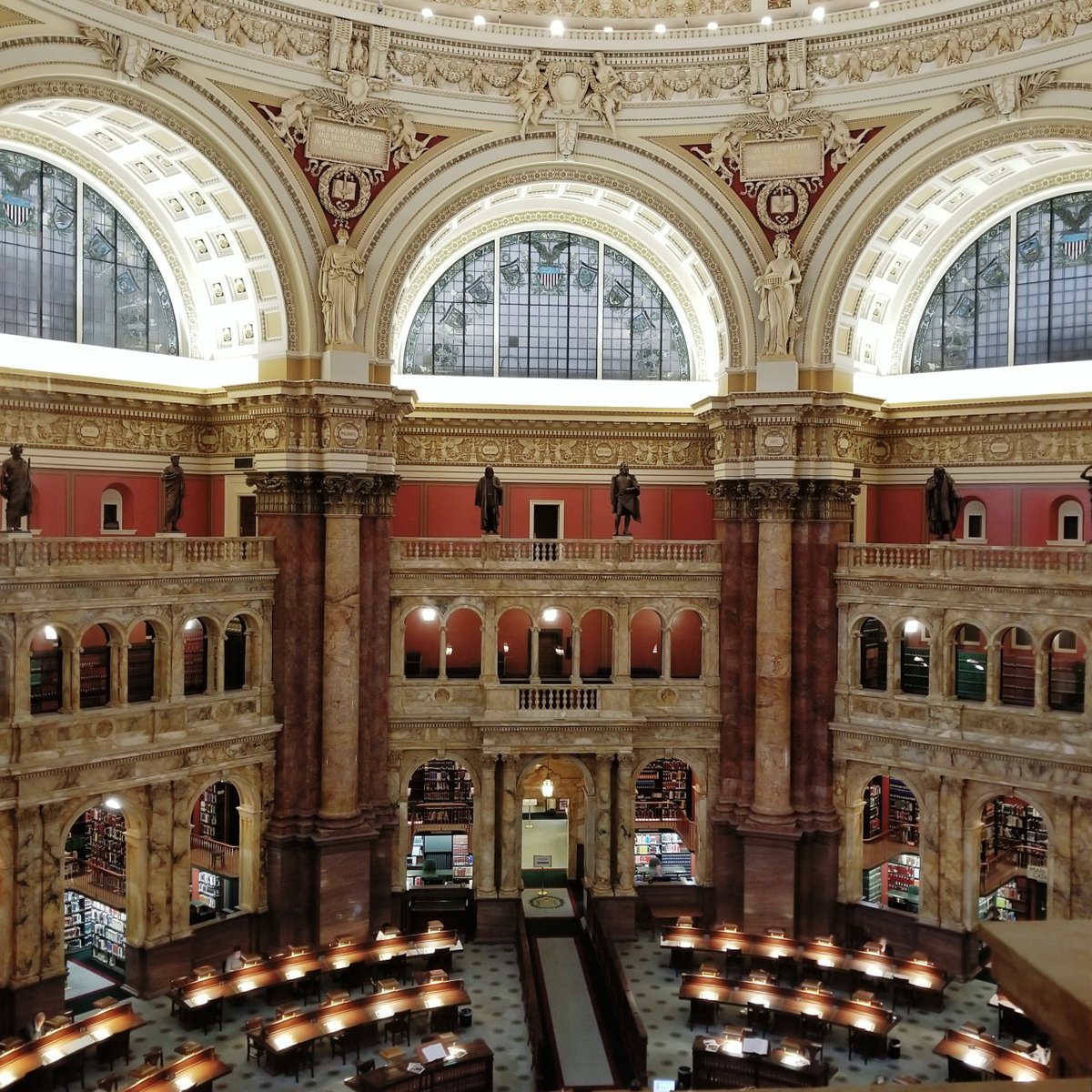 LaraWatlington's tweet photo. Washington D.C. is one of my favorite cities to visit and work. I've filmed many stories inside and outside magnificent buildings, such as the U.S. Capitol and the White House, but during my last trip I've discovered the @librarycongress. What a gem! #producer #businesstravel https://t.co/Cv3c8R54nD