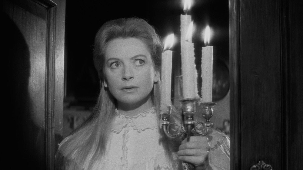 BBW_BFF's tweet photo. apropos of absolutely nothing, I'd like to recommend Jack Clayton's THE INNOCENTS, an adaptation of Henry James's The Turn of the Screw (penned by William Archibald and Truman Capote). difficult to find, but worth it https://t.co/dE2P9lPUbF