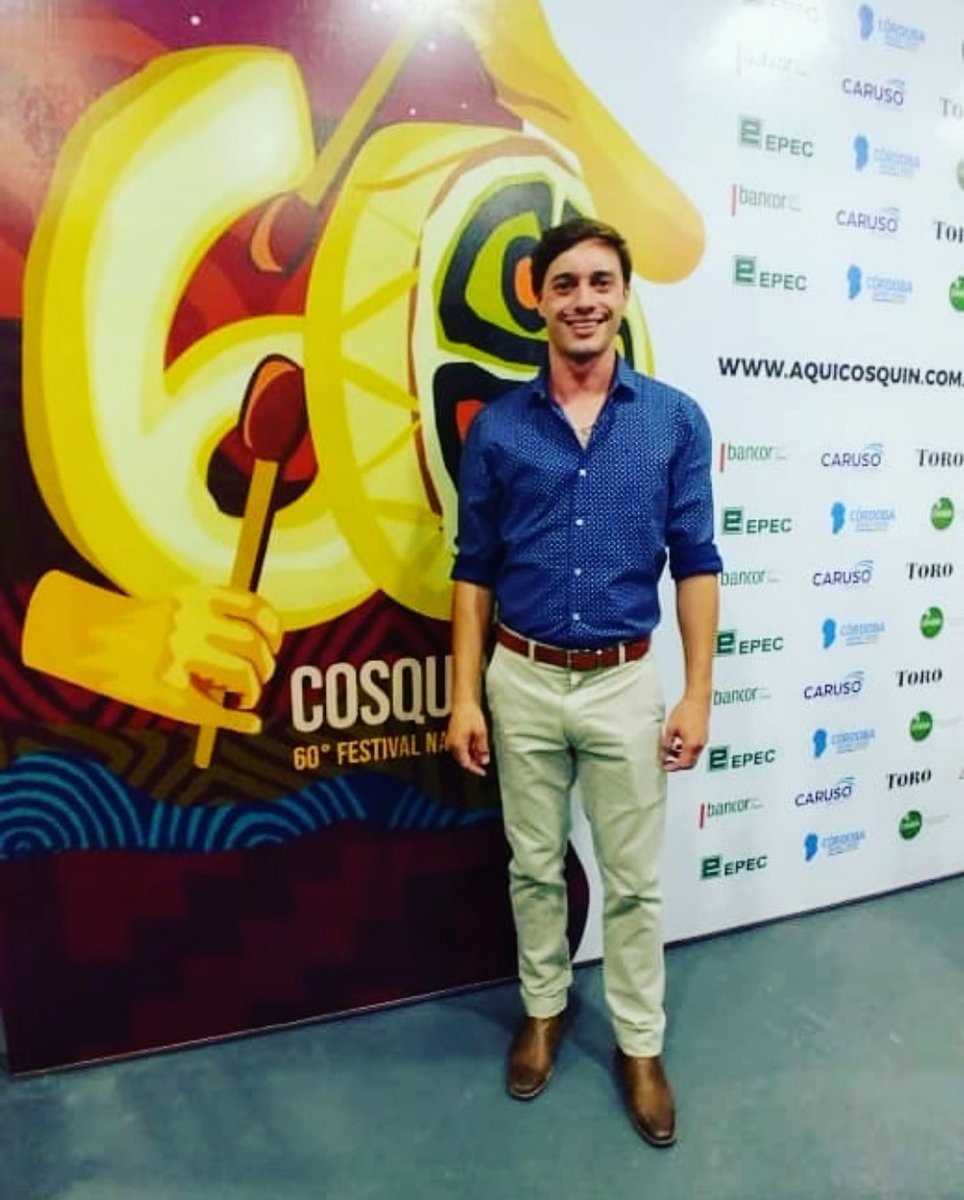 53Anamaria's tweet photo. @ElTucuLeandro 👏👏👏👏 junto a #ladelegaciontucumana en el escenario de @AquiCosquinOk  por la @TV_Publica  #festivalpais2020 https://t.co/XaXrYGERjJ