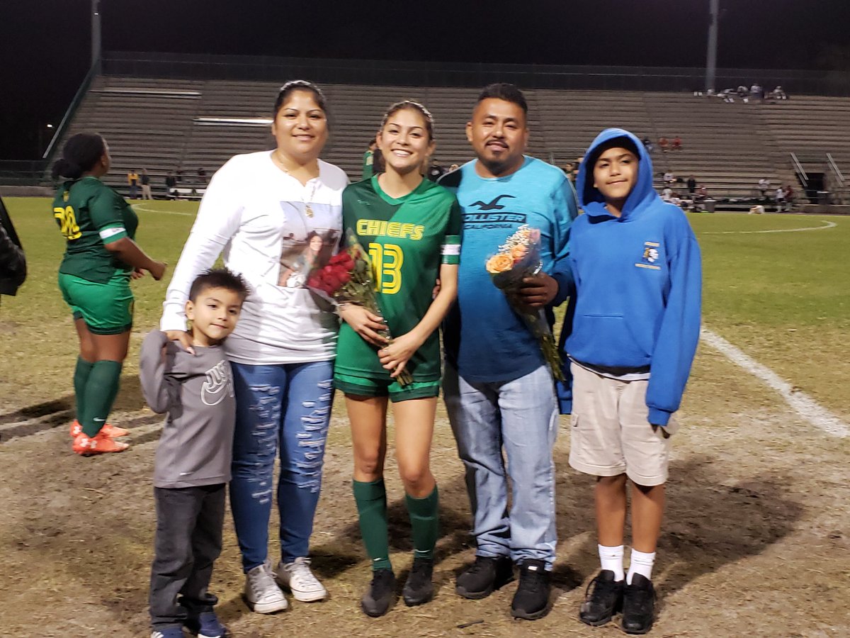CHS_SAO_AP's tweet photo. Soccer Senior Night @ChamberlainHigh @ChiefsMediaCtr 
@CHSChiefsFB 
@AthleticsChambo https://t.co/t5CNIx1GkT