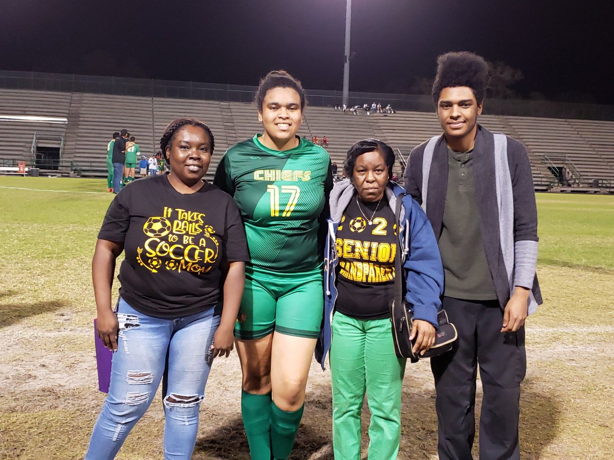 CHS_SAO_AP's tweet photo. Soccer Senior Night2
@ChamberlainHigh 
@ChiefsMediaCtr 
@CHSChiefsFB 
@AthleticsChambo https://t.co/0Od56sOUhY